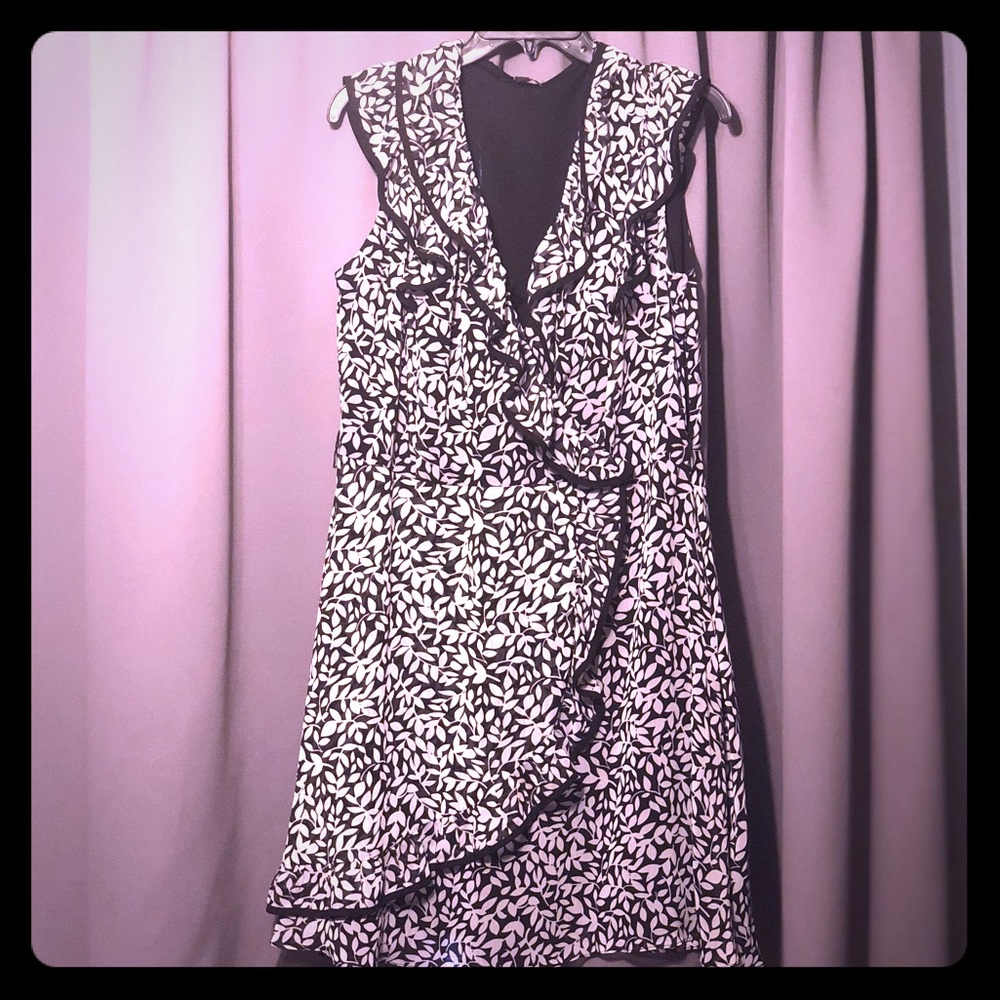 Women’s black & white dress 👗🖤